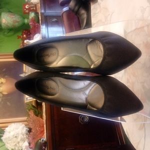 Bandalino classic heels